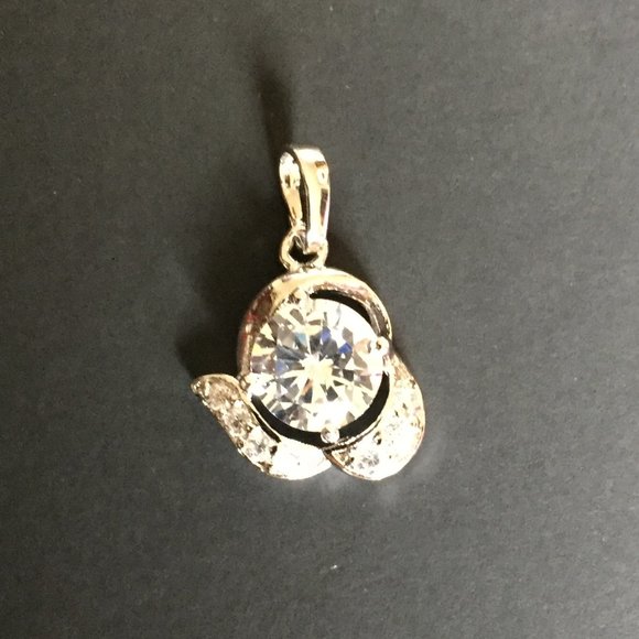 white gold plated and crystal pendant - Picture 1 of 2